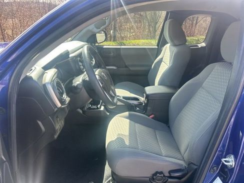 Used 2022 Toyota Tacoma SR image 14