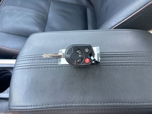 Used 2012 Lincoln MKZ image 41