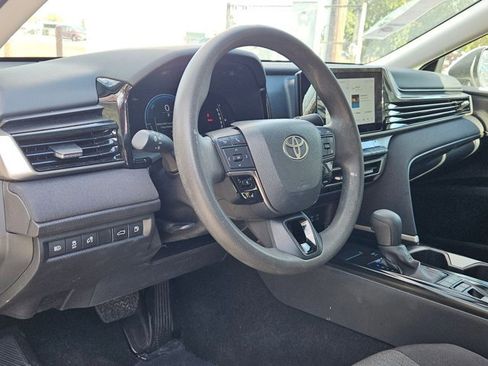 Used 2025 Toyota Camry LE image 15