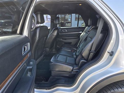 Used 2017 Ford Explorer Limited image 22