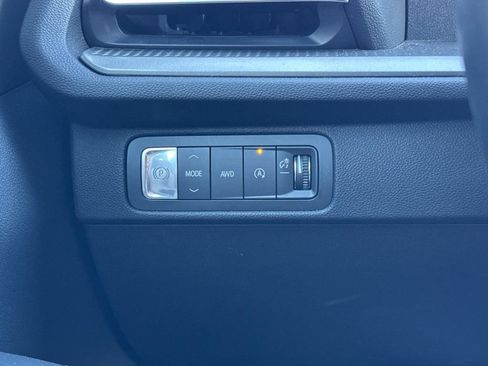 Used 2025 Chevrolet Traverse LT AWD/4WD image 31