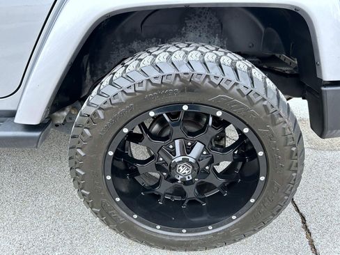 Used 2015 Jeep Wrangler Unlimited Sahara w/ Connectivity Group image 22