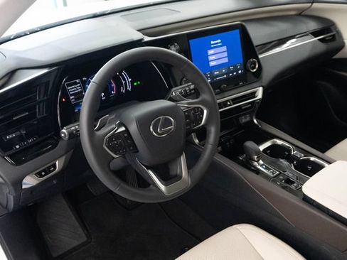 Used 2024 Lexus RX 350 FWD w/ Technology Package image 2