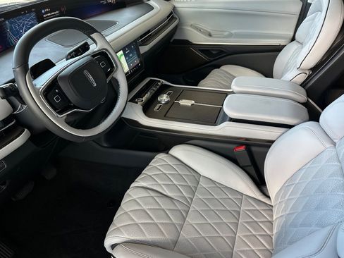 New 2026 Lincoln Navigator Black Label AWD/4WD image 8
