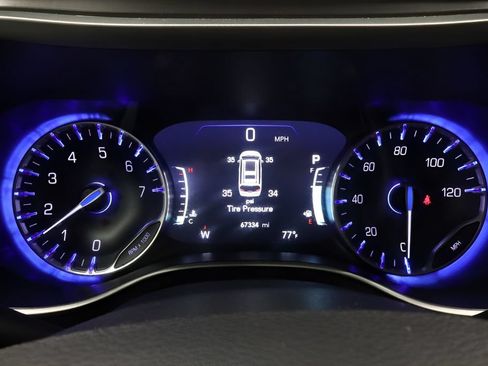 Certified 2024 Chrysler Pacifica Touring-L FWD image 17