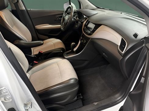 Used 2021 Chevrolet Trax LT FWD image 14