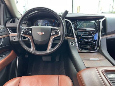Used 2020 Cadillac Escalade Luxury RWD image 38