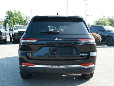 Used 2024 Jeep Grand Cherokee Laredo RWD image 7
