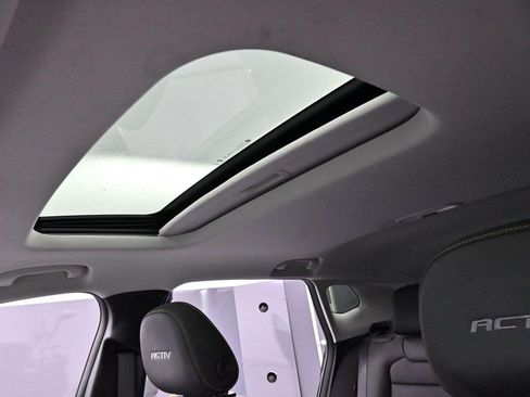 Used 2025 Chevrolet Trax ACTIV w/ Sunroof Package FWD image 28