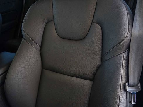 Used 2025 Volvo XC60 B5 Plus image 27