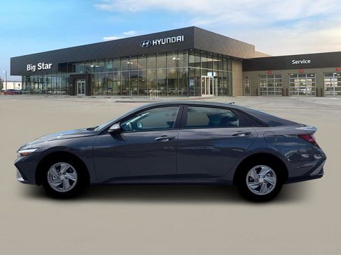 New 2026 Hyundai Elantra SE FWD image 3