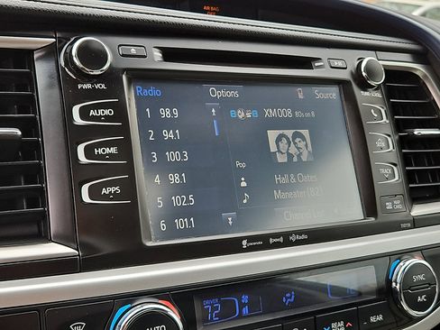 Used 2016 Toyota Highlander XLE image 17