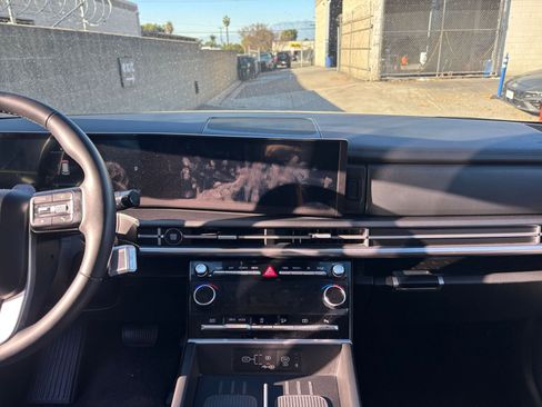 Used 2025 Hyundai Santa Fe SEL image 18