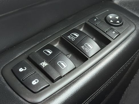 Used 2012 Jeep Grand Cherokee Laredo AWD/4WD image 24