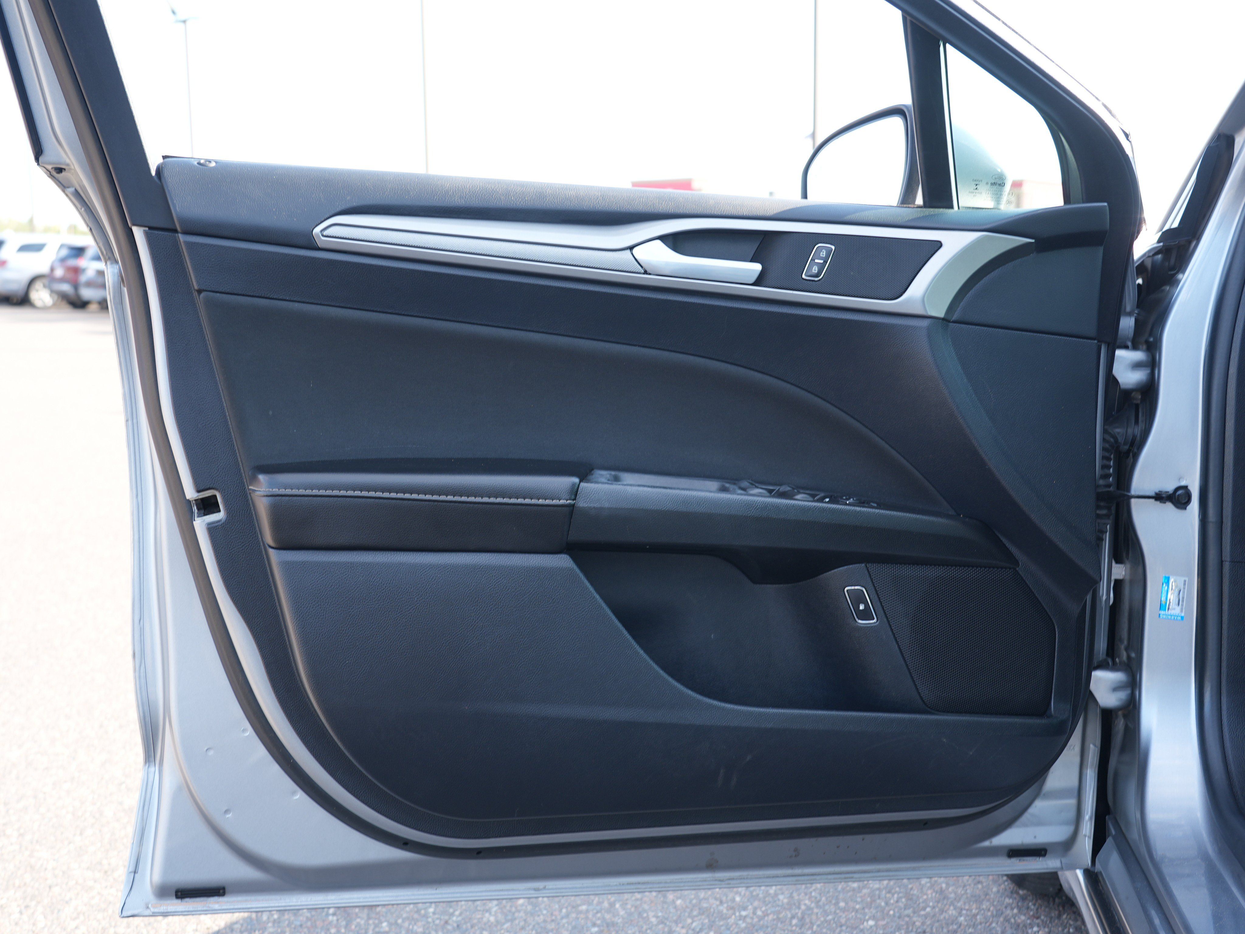 Used 2020 Ford Fusion SE FWD image 14