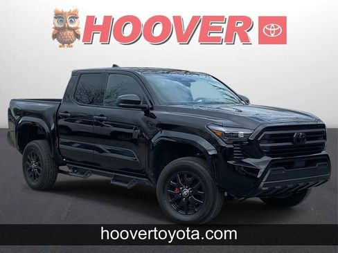 Used 2025 Toyota Tacoma SR image 1