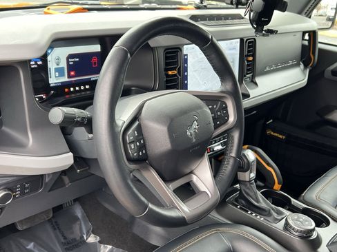 Used 2022 Ford Bronco Badlands image 17