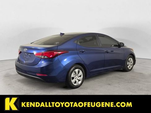 Used 2016 Hyundai Elantra SE FWD image 2