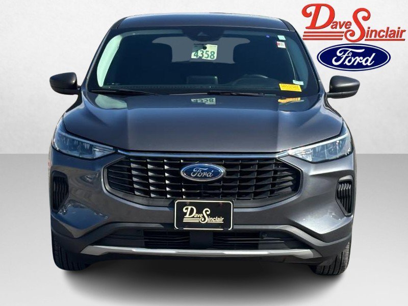 Used 2024 Ford Escape Active w/ Cold Weather Package FWD image 2