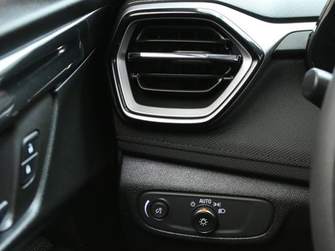 Certified 2025 Chevrolet TrailBlazer LT AWD/4WD image 15