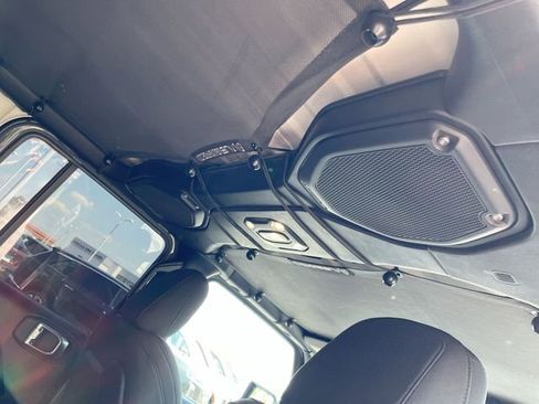 Used 2021 Jeep Wrangler Unlimited Rubicon w/ LED Lighting Group AWD/4WD image 19