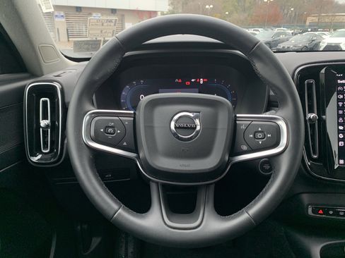 Used 2025 Volvo XC40 B5 Core image 17