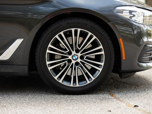 Used 2019 BMW 530i xDrive w/ Convenience Package AWD/4WD image 39