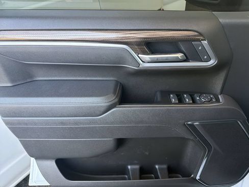 Used 2025 Chevrolet Silverado 1500 LT AWD/4WD image 22