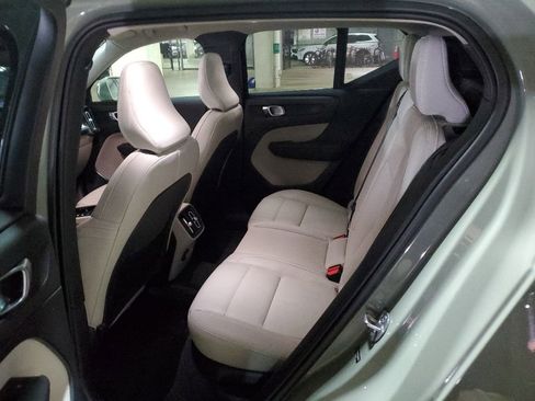 Used 2023 Volvo XC40 B5 Plus w/ Protection Package Premier AWD/4WD image 13