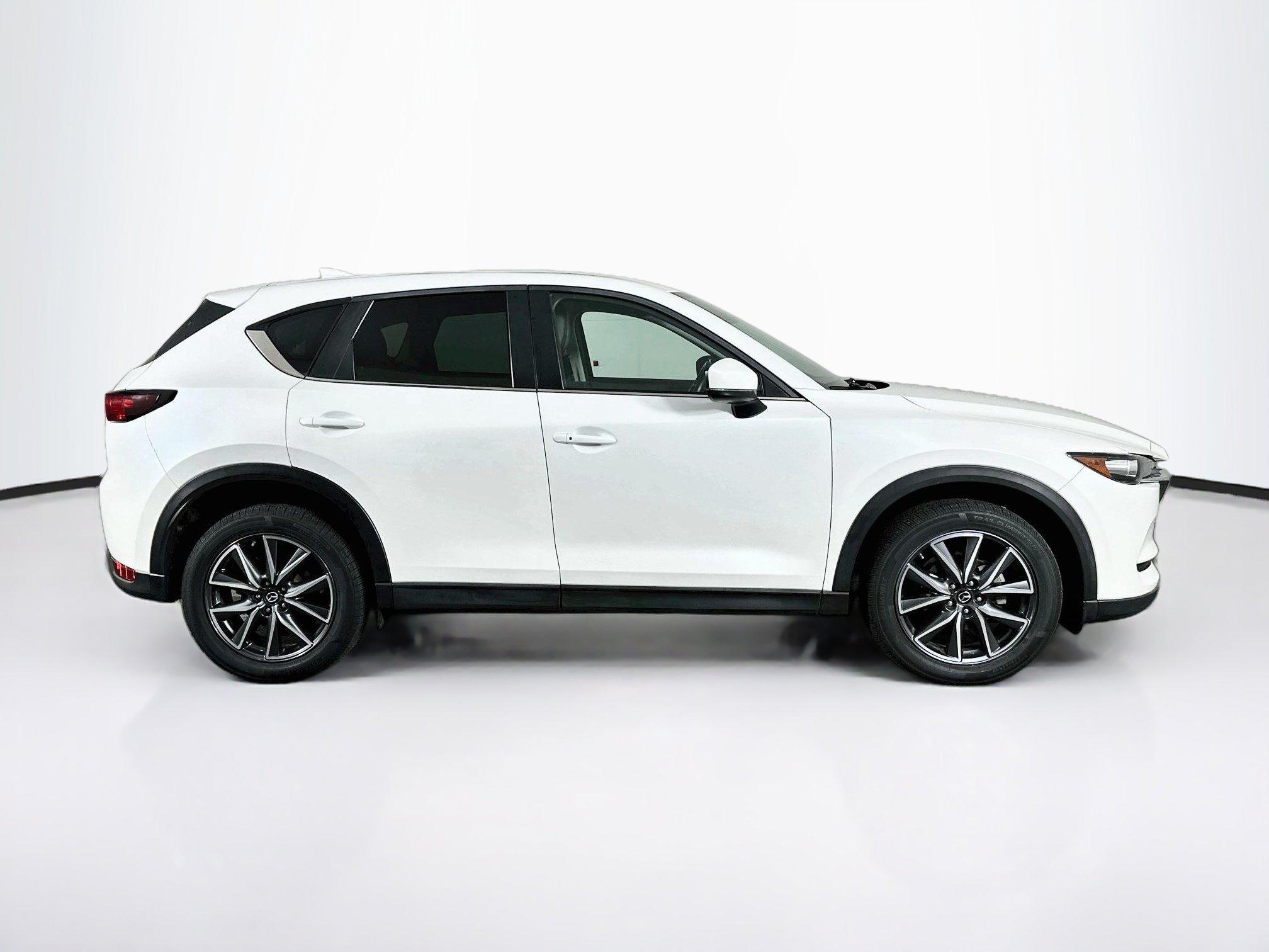 Used 2018 MAZDA CX-5 Touring w/ Preferred Equipment Package FWD image 10