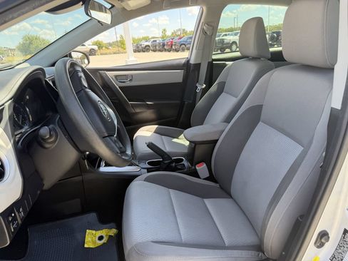Used 2018 Toyota Corolla LE FWD image 23