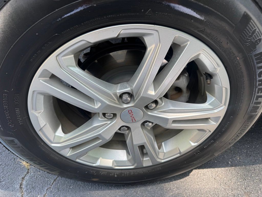 Certified 2022 GMC Terrain SLE w/ Driver Convenience Package FWD image 11