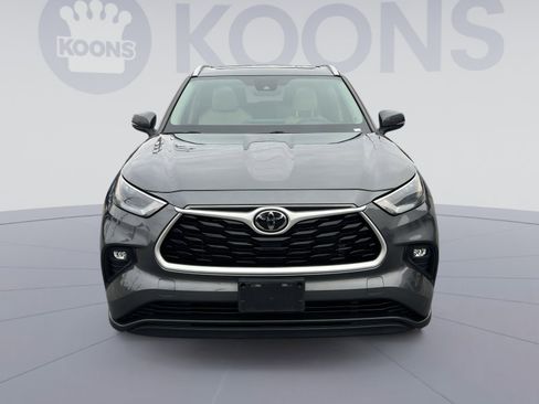 Used 2022 Toyota Highlander XLE image 19