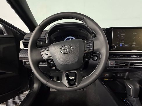 Used 2025 Toyota Camry SE w/ Convenience Package FWD image 17