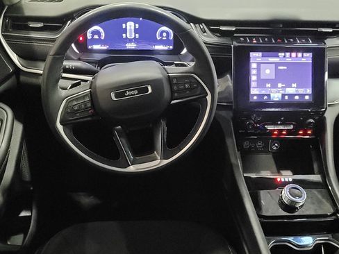 Used 2023 Jeep Grand Cherokee Laredo w/ Luxury Tech Group I image 22