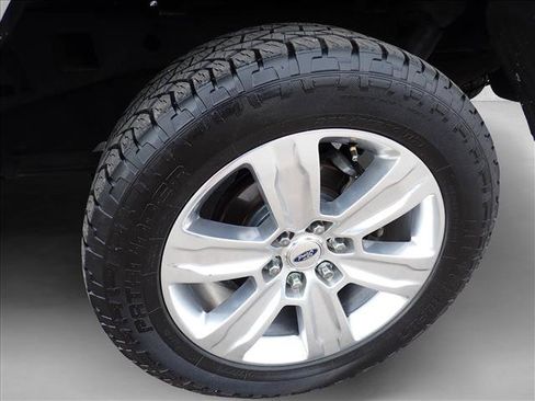 Used 2020 Ford F150 Platinum w/ Equipment Group 701A Luxury AWD/4WD image 8