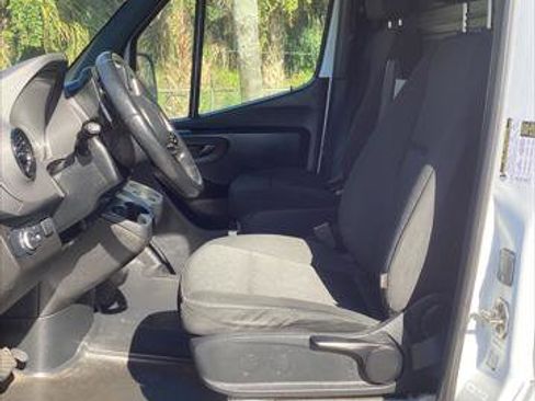 Used 2022 Mercedes-Benz Sprinter 1500 image 13