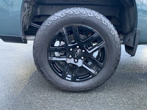 Used 2025 Chevrolet Silverado 1500 LT Trail Boss w/ Convenience Package II image 3