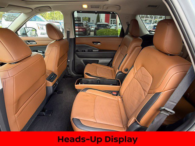 Certified 2025 Nissan Pathfinder Platinum AWD/4WD image 16