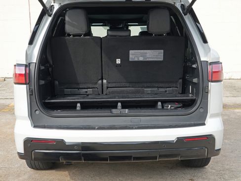 Used 2024 Toyota Sequoia Platinum AWD/4WD image 10
