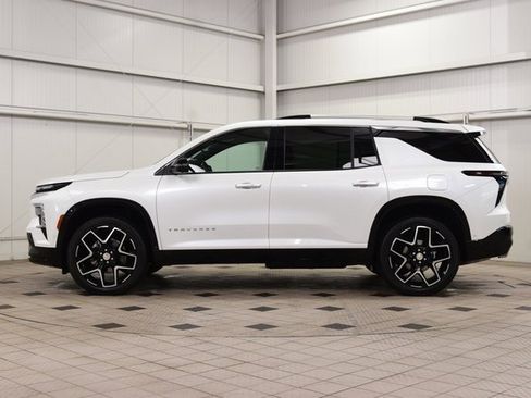 Used 2025 Chevrolet Traverse High Country image 4