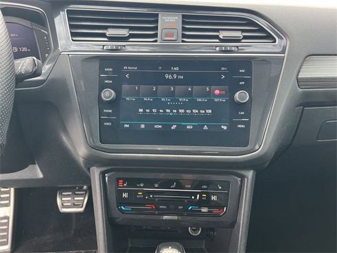 Used 2022 Volkswagen Tiguan SEL R-Line image 21