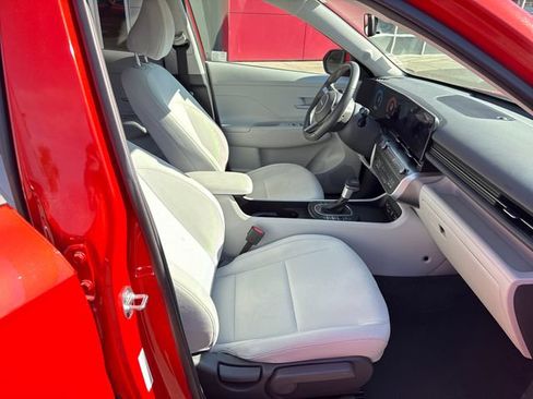 Used 2025 Hyundai Kona SEL AWD/4WD image 9