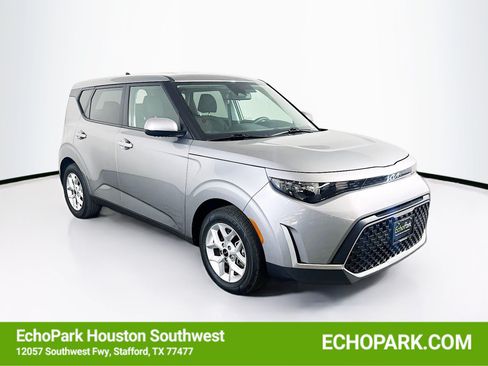 Used 2025 Kia Soul LX w/ LX Technology Package FWD image 1