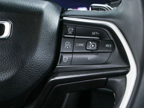 Used 2023 Jeep Grand Cherokee Altitude AWD/4WD image 14