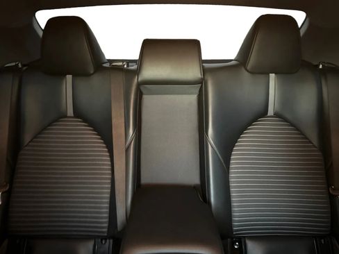 Used 2022 Toyota Camry SE FWD image 17