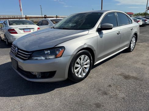 Used 2013 Volkswagen Passat 2.5 S image 1