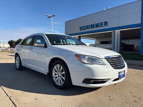 Used 2013 Chrysler 200 Limited image 2