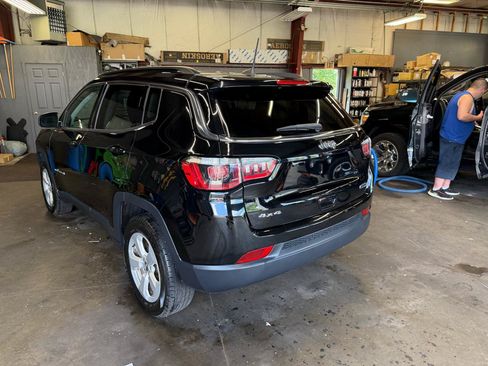 Used 2018 Jeep Compass Latitude w/ Popular Equipment Group AWD/4WD image 7