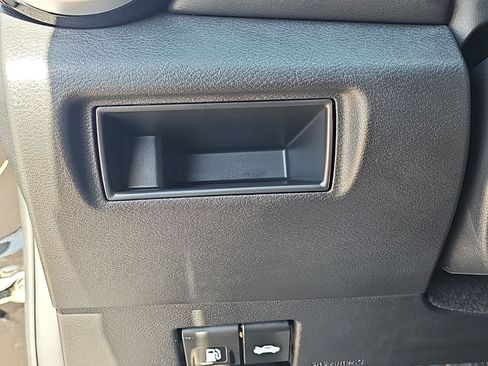 Used 2025 Nissan Versa SR w/ Trunk Package FWD image 25